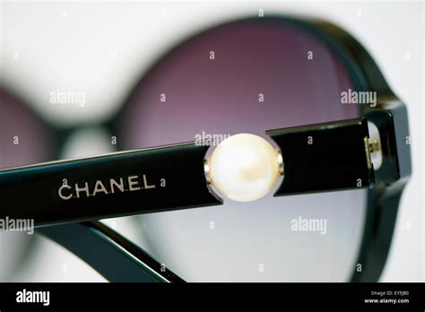 occhiali da sole chanel perle 1998|Occhiali da sole Chanel .